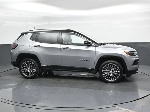 Used 2022 Jeep Compass Limited w/ Elite Group AWD/4WD image 5