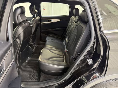 Used 2019 Lincoln Nautilus FWD image 11