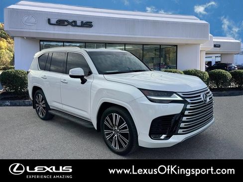 Used 2024 Lexus LX 600 4WD w/ Luxury Package image 6