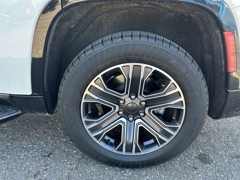 Used 2024 Jeep Wagoneer Series II w/ Flexible Seating Group image 34