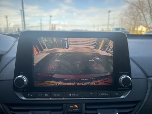 Used 2025 Nissan Altima 2.5 SV image 23