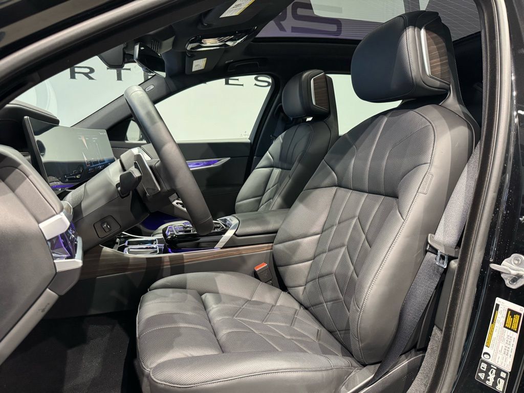 Used 2025 BMW 760i xDrive AWD/4WD image 13