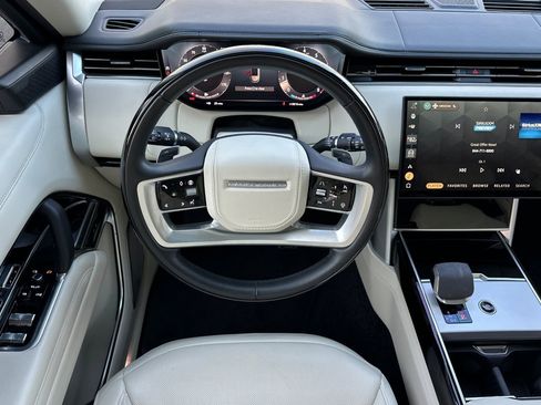 Used 2024 Land Rover Range Rover Long Wheelbase Autobiography image 28