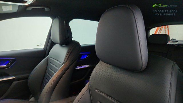 Used 2025 Mercedes-Benz GLC 300 4MATIC image 48