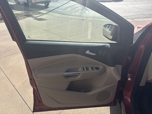 Used 2019 Ford Escape SEL image 13