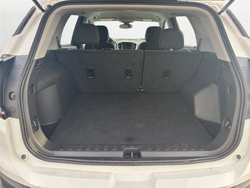 Used 2024 GMC Terrain SLE image 21