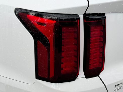 Certified 2023 Kia Sorento EX AWD/4WD image 12