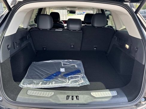 New 2025 Lincoln Nautilus Premier w/ Equipment Group 102A image 18