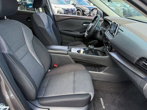 Certified 2022 Nissan Rogue SV image 9