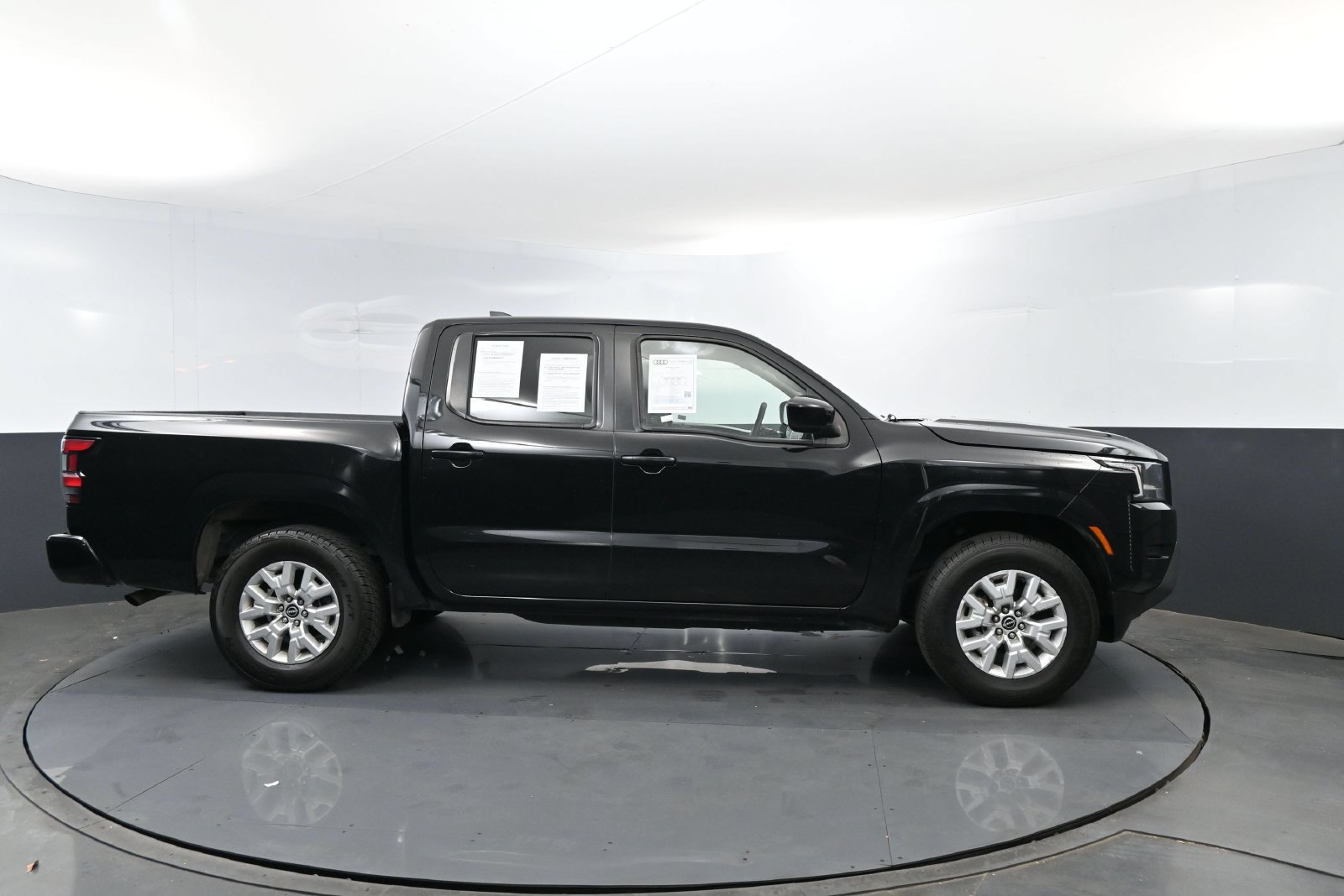 Used 2023 Nissan Frontier SV RWD image 4