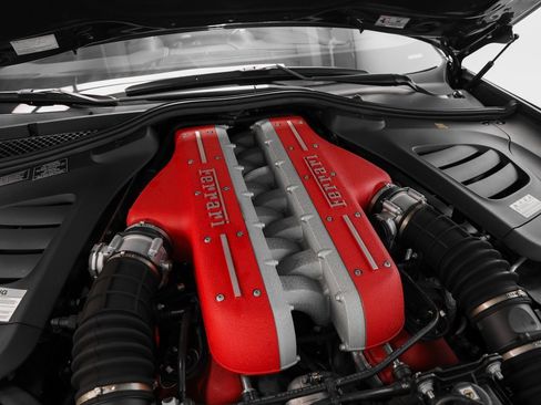 Used 2018 Ferrari GTC4Lusso image 17