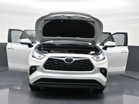 Used 2024 Toyota Highlander LE image 37