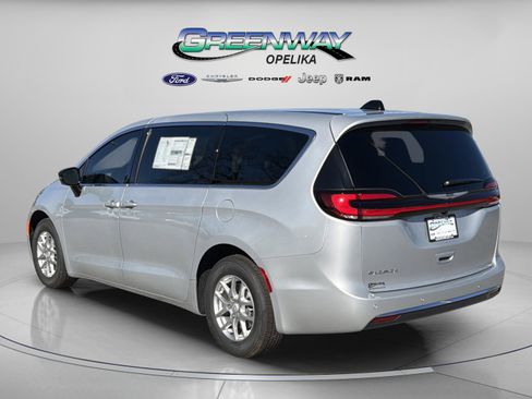 New 2026 Chrysler Pacifica Select image 5