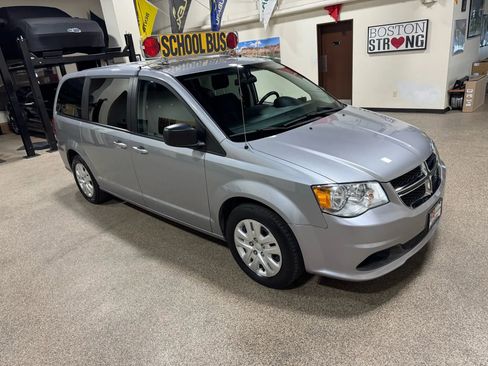 Used 2018 Dodge Grand Caravan SE image 11