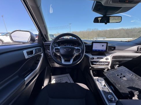 Used 2023 Ford Explorer XLT image 32