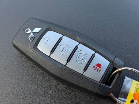 Used 2024 Mitsubishi Outlander FWD image 22