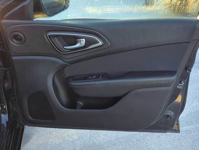 Used 2015 Chrysler 200 Limited w/ Convenience Group FWD image 24