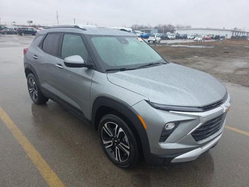 Used 2024 Chevrolet TrailBlazer LT w/ Convenience Package image 3