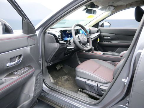 New 2026 Nissan Kicks SR AWD/4WD image 13