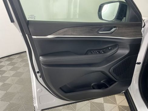 New 2026 Jeep Grand Cherokee Altitude AWD/4WD image 15
