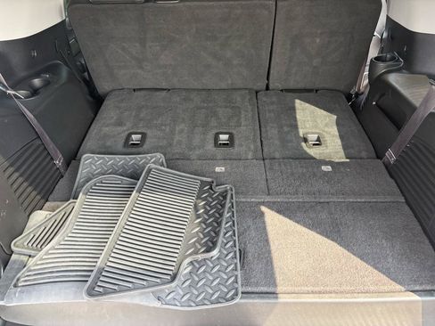 Used 2017 GMC Yukon SLT w/ Premium Edition AWD/4WD image 53