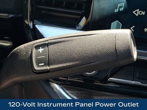 Used 2023 Chevrolet Silverado 1500 LT AWD/4WD image 11