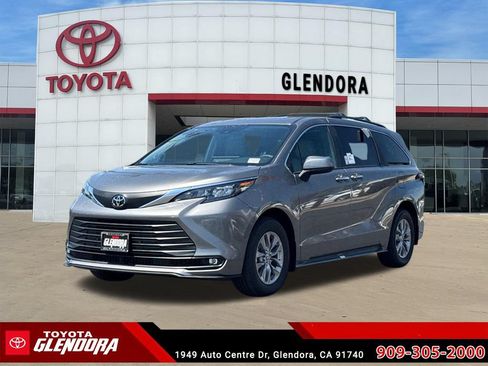 New 2026 Toyota Sienna XLE FWD image 5