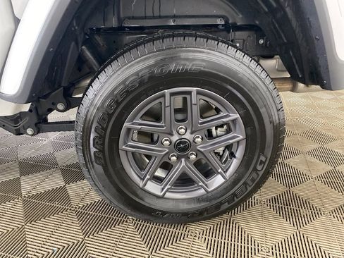 Used 2025 Jeep Gladiator Sport image 24