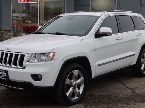 Used 2013 Jeep Grand Cherokee Limited w/ Luxury Group II image 2