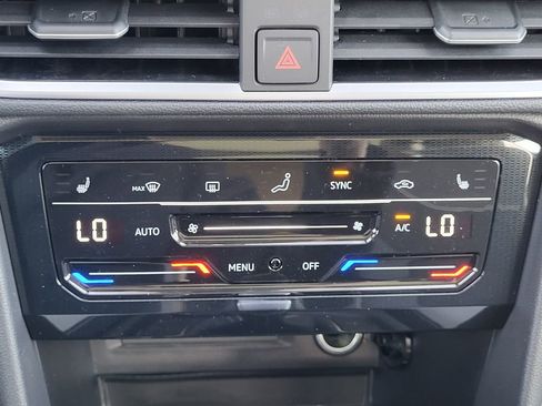 New 2026 Volkswagen Taos SE AWD/4WD image 18