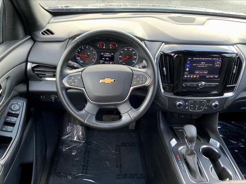 Used 2023 Chevrolet Traverse LT FWD image 5