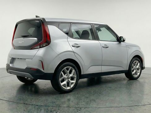 Used 2025 Kia Soul LX w/ LX Technology Package FWD image 9