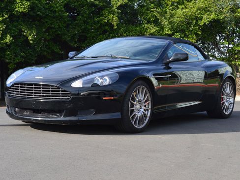 Used 2005 Aston Martin DB9 Volante image 2