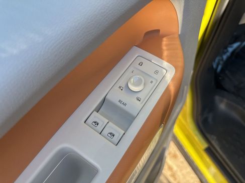 Used 2025 Volkswagen ID. Buzz 1st Edition image 12