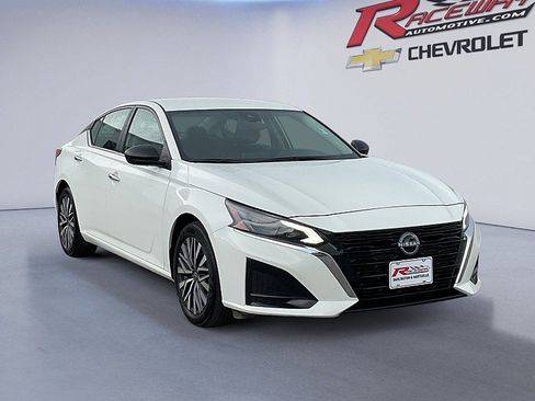 Used 2025 Nissan Altima 2.5 SV FWD image 1