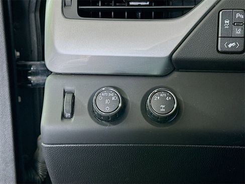 Used 2015 Chevrolet Suburban LT w/ Luxury Package image 10