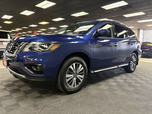 Used 2020 Nissan Pathfinder SV image 4