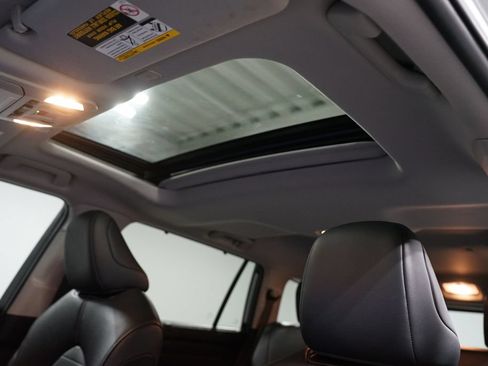 Certified 2024 Toyota Highlander XLE FWD image 35