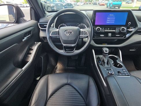 Used 2023 Toyota Highlander XSE AWD/4WD image 9