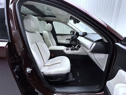 Certified 2024 MAZDA CX-90 Plug-In Hybrid w/ Premium Plus AWD/4WD image 15
