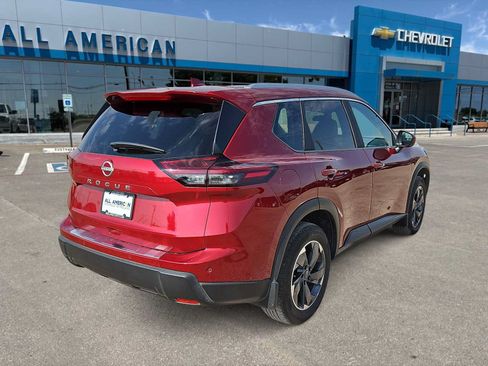 Used 2026 Nissan Rogue SV w/ SV Premium Package FWD image 7