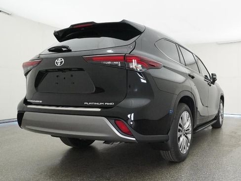 New 2026 Toyota Highlander Platinum image 59