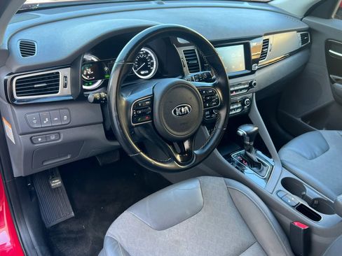 Used 2017 Kia Niro EX FWD image 15