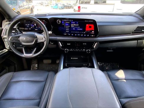 Used 2025 Chevrolet Tahoe Z71 AWD/4WD image 16