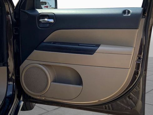 Used 2014 Jeep Patriot Latitude FWD image 23
