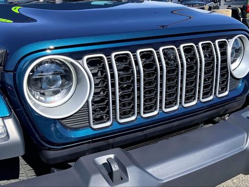 Certified 2025 Jeep Wrangler Sahara w/ Safety Group image 28