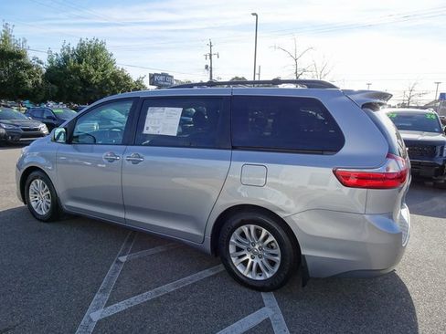 Used 2016 Toyota Sienna XLE image 6