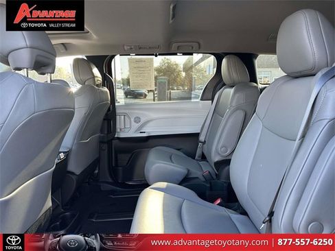 Used 2025 Toyota Sienna XLE image 15