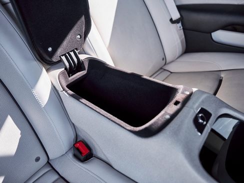 Used 2015 Rolls-Royce Wraith image 41