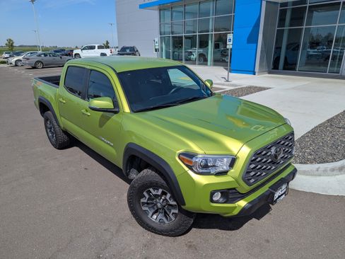 Used 2023 Toyota Tacoma TRD Off-Road AWD/4WD image 4